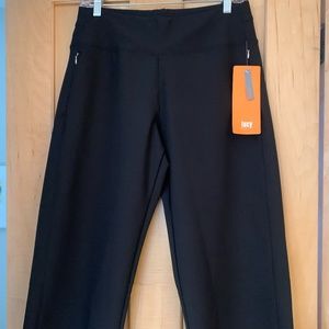 NEW Lucy Everyday Capri - size M